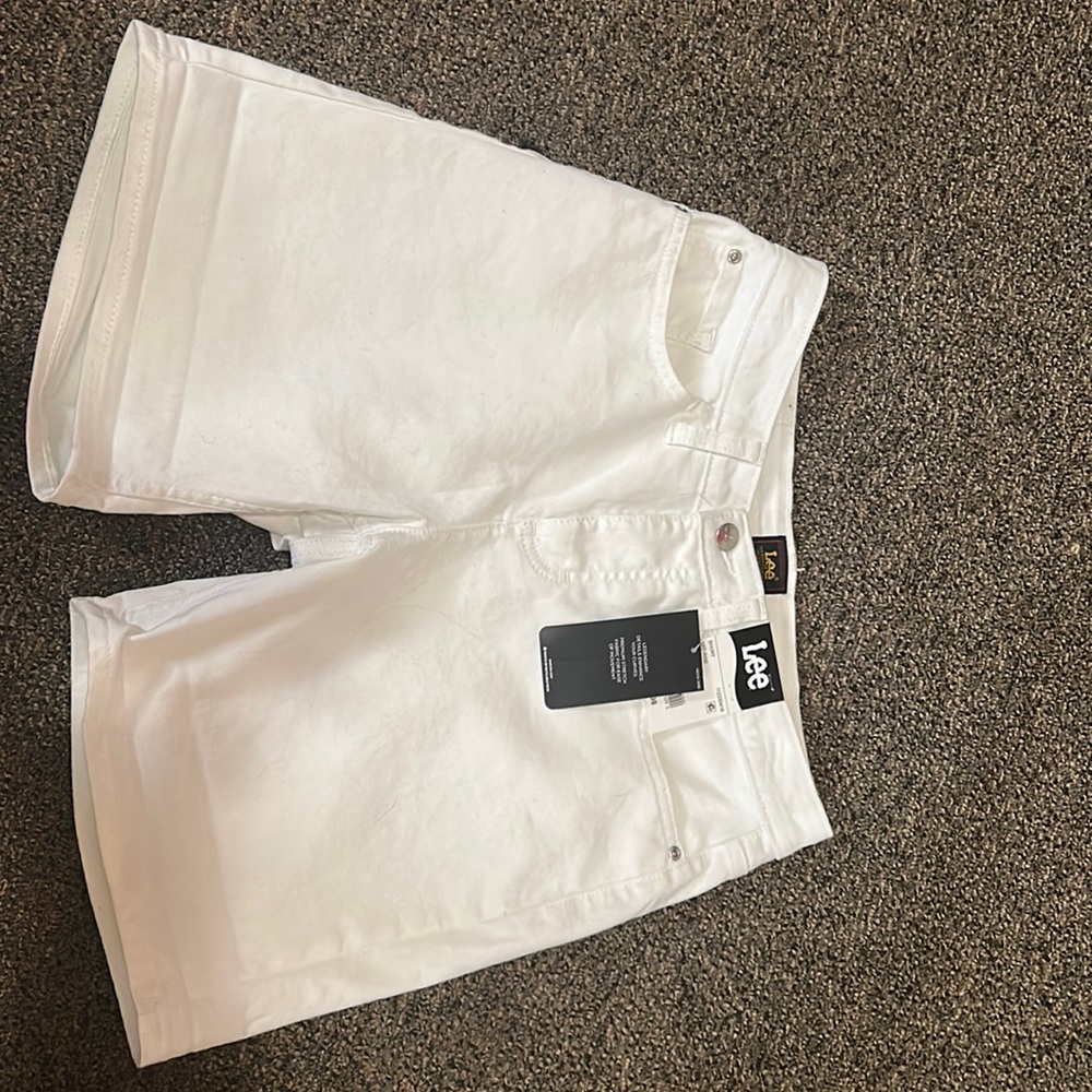 Brand new white Mid ride Lee short